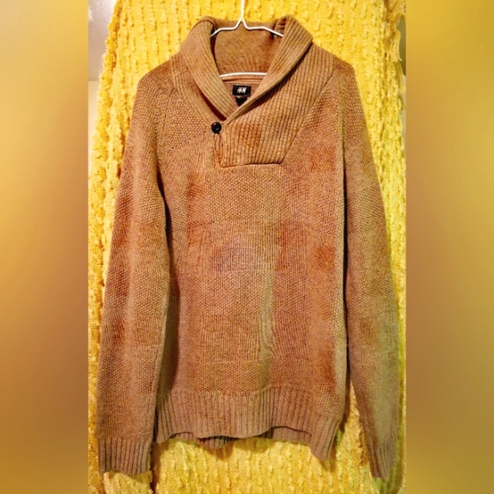 H&M Cowl Neck Sweater. Size Large. Heavy, warm and fashionable. Great Item.
